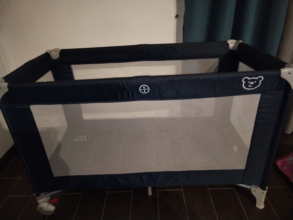Cama de viagem como Nova