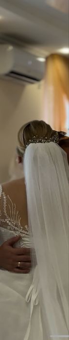 Весільна прикраса на зачіску