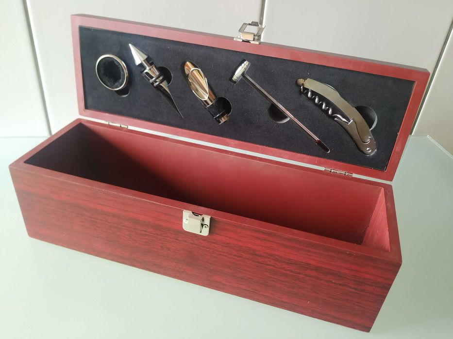 Caixa em madeira p/ garrafa de vinho c/ acessórios