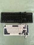 2 Teclados um mecanico e um de membrana.
