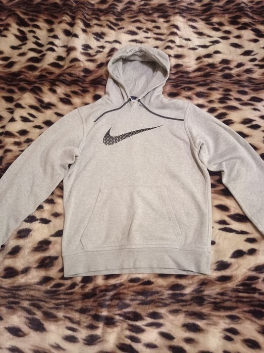 Кофта Nike серая с капюшоном.
