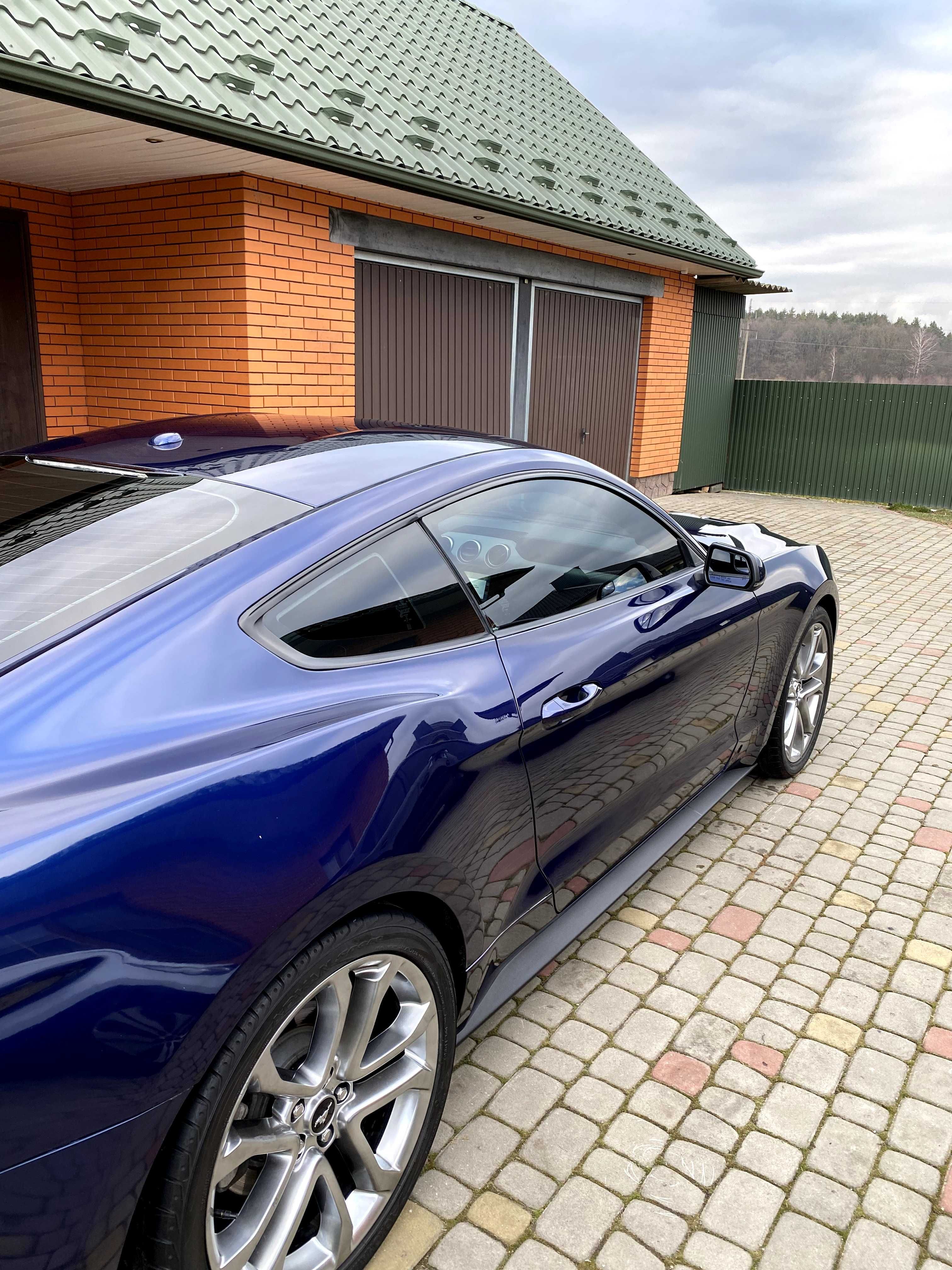 Ford Mustang Premium (2018 модельний рік)