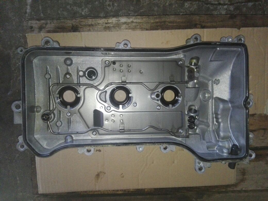 Pokrywa zaworow 3.5 v6. 2GR-FE. Toyota Camry. Rav 4. Soenna