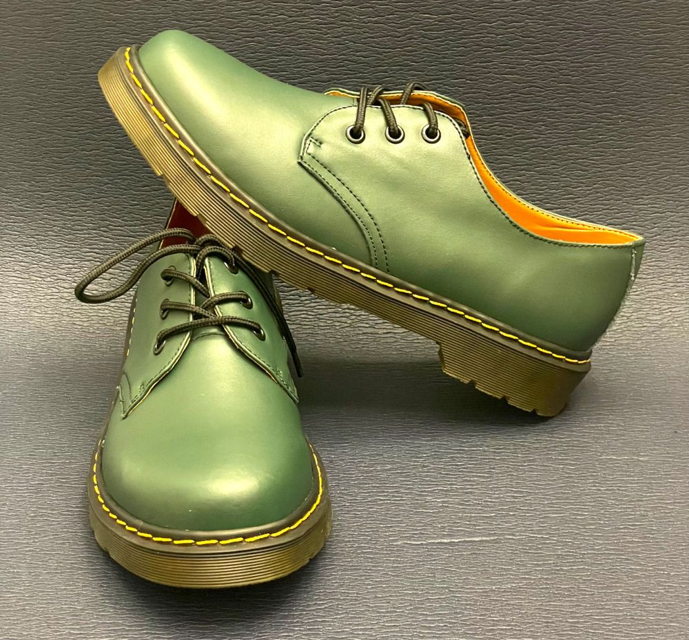 Glany półbuty zielone eleganckie skórzane  unisex martensy oxfordki