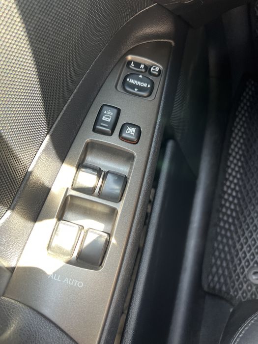 Lexus is 220d 2008года