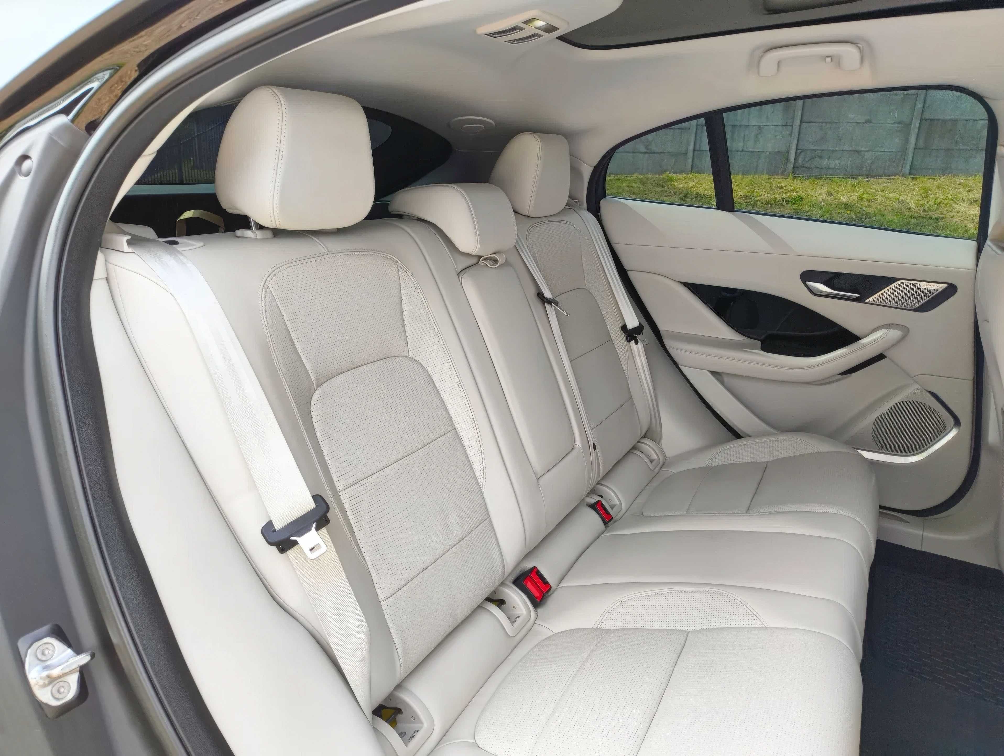 Jaguar I-Pace        EV400 AWD HSE