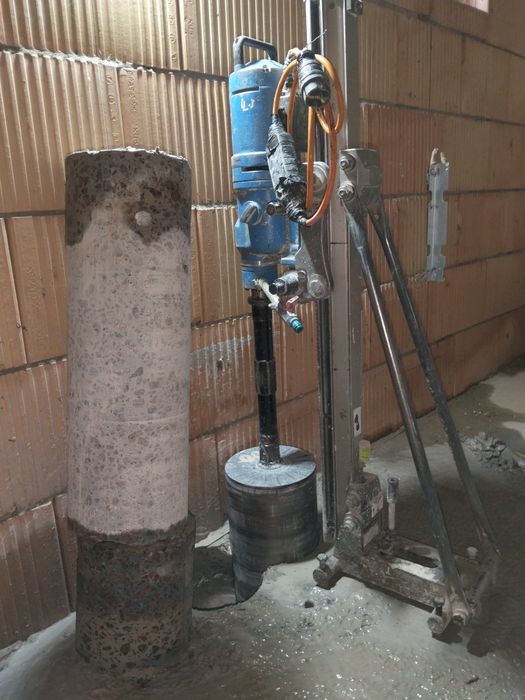 Алмазное сверление отверстий под вытяжку в бетоне Киев и область