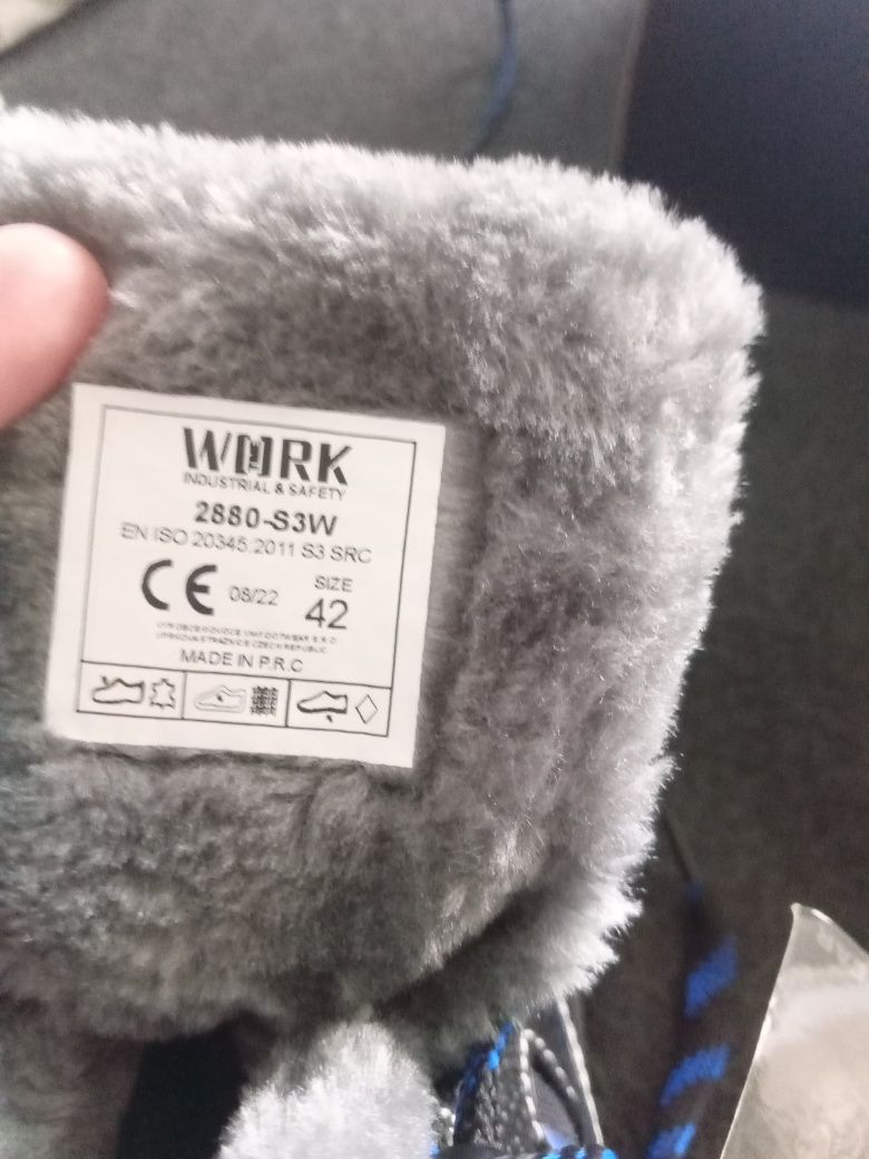 Buty   męskie roz.  42  obuwie   BHP.