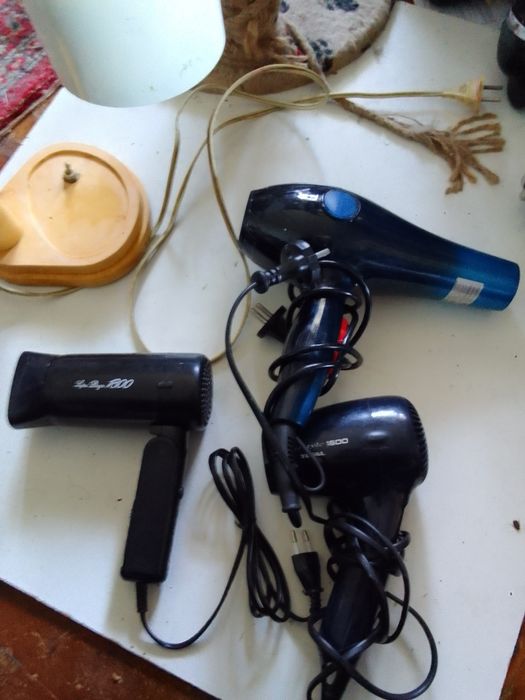 Фен дорожный в рабочем состоянии.