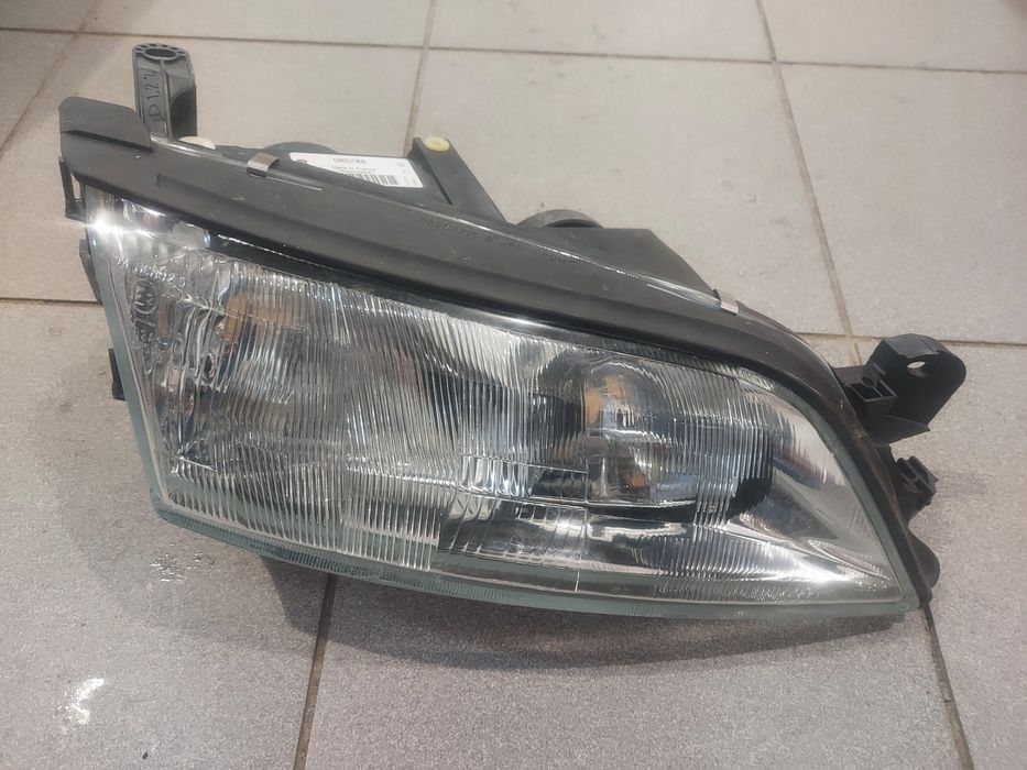 Фара Opel Vectra B права Valeo 085788