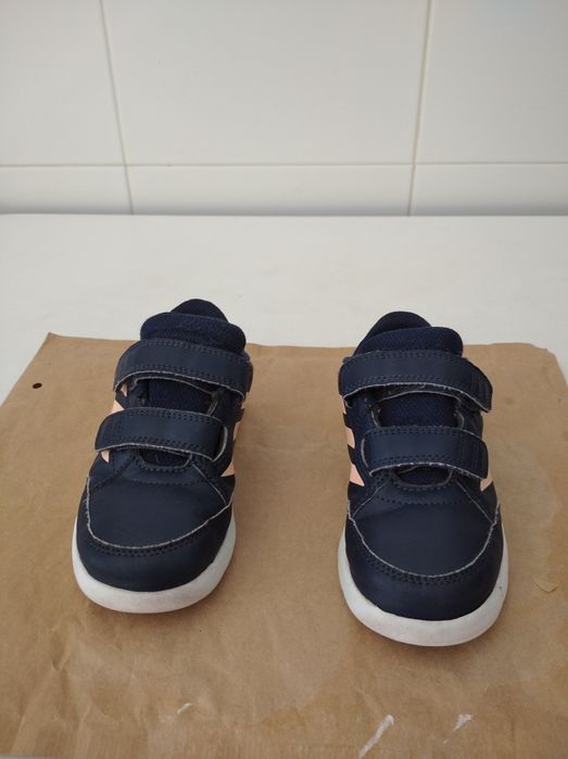 Sapatilhas de menina  Adidas tamanho 27