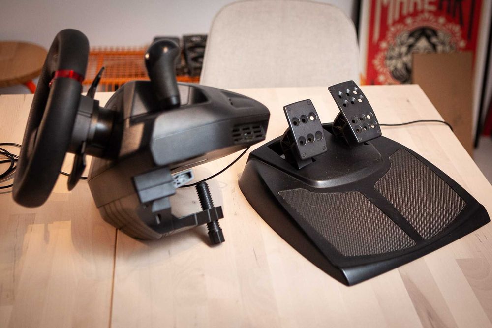 Kierownica Logitech MOMO Driving Force (PC)