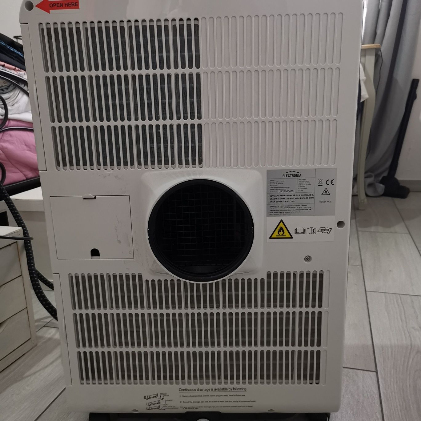 Ar condicionado não tem 1ano. Vendo porque não tenho necessidade.