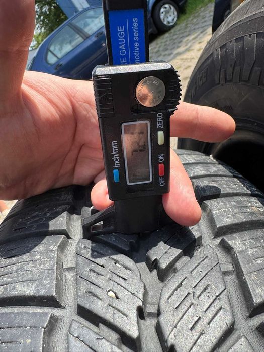 Komplet opon zimowych Michelin AGILIS 51 SNOW-ICE 215/65R15C