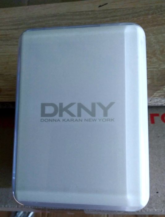 Короб футляр для хранения дорогих чвсов ри бренда дона карпн нью йорк,