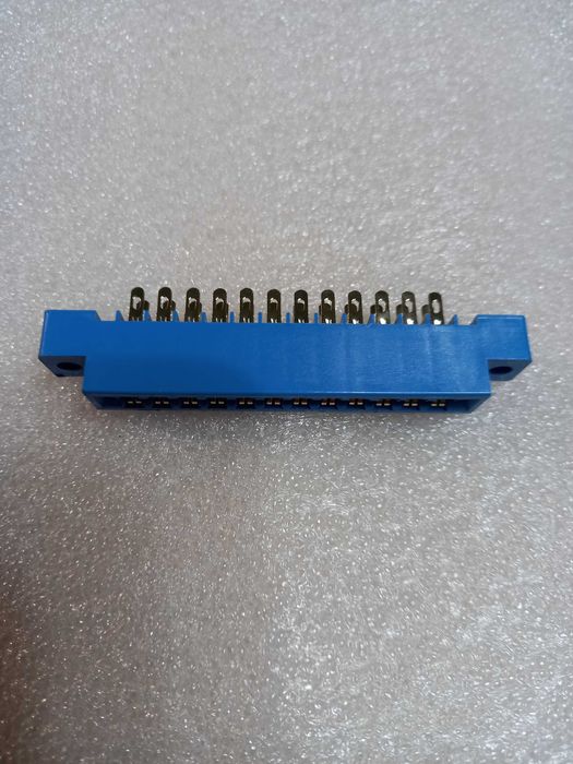 Wtyk USER, Commodore 64, 128