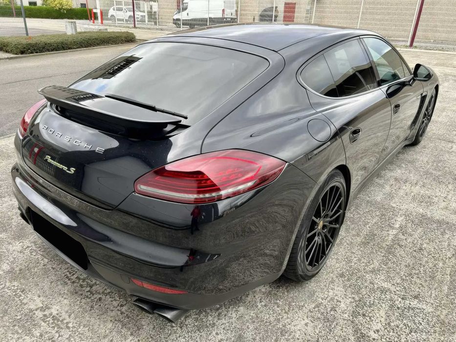 Porsche Panamera      2015