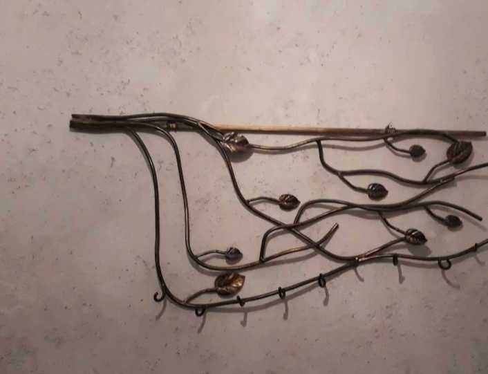 Wieszak metaloplastyka