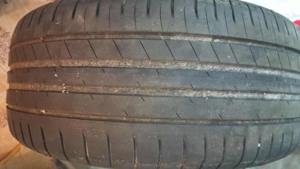 Pneu Goodyear 215/55 R16