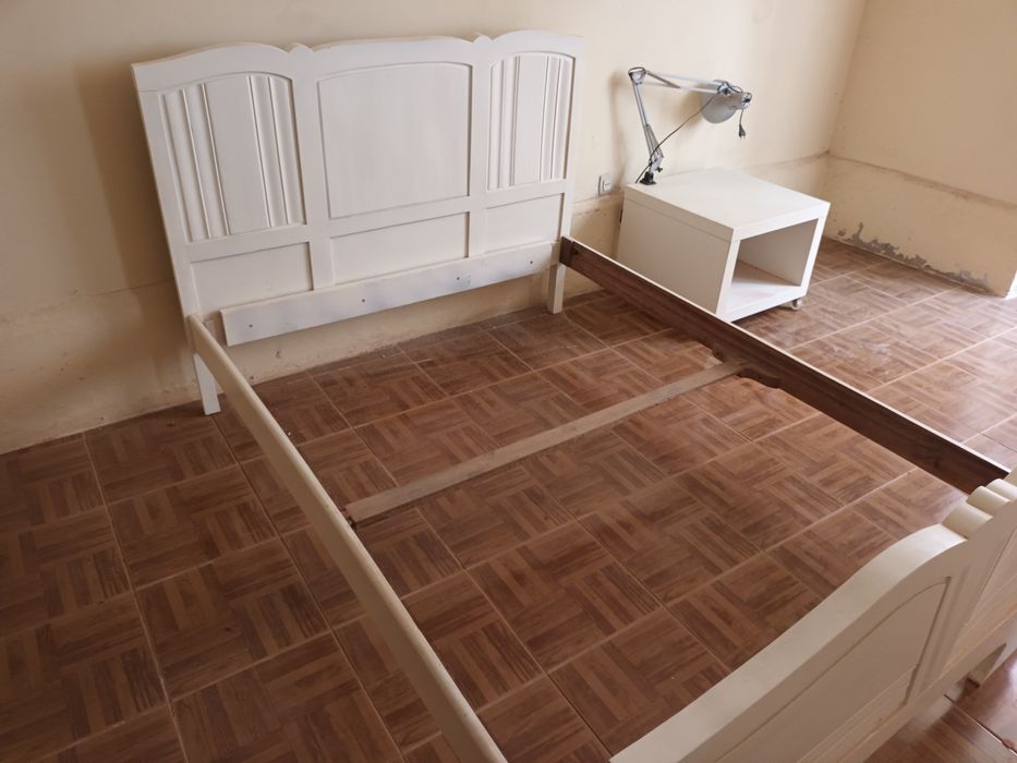 Cama de casal lacada