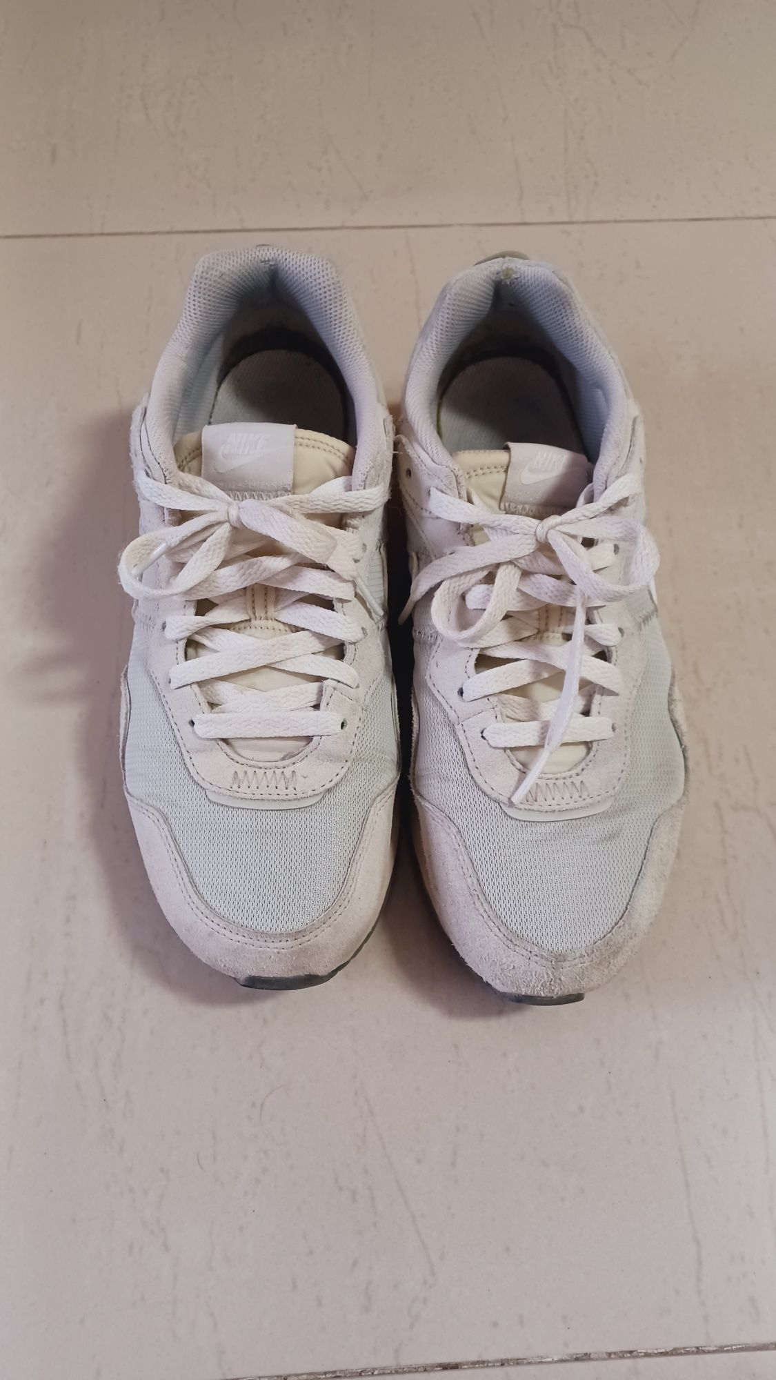 Tenis nike cremes