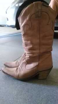 Botas cowboy com sola madeira, da marca sixtyseven