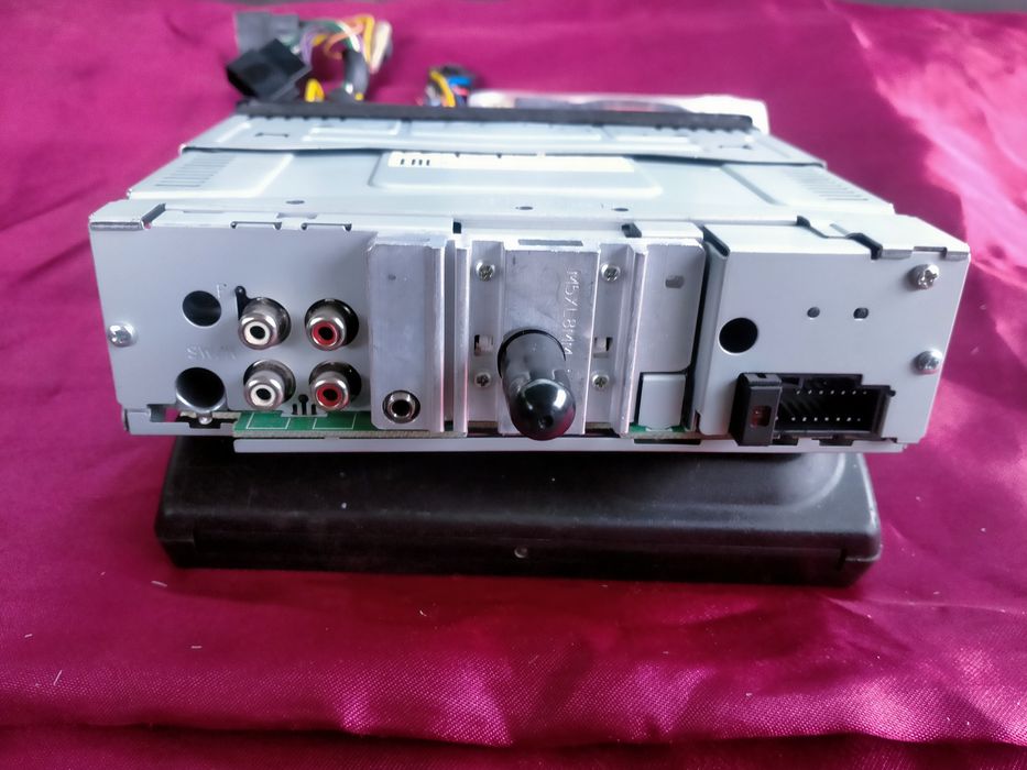 Alpine CDE -180R магнитола с блютузом