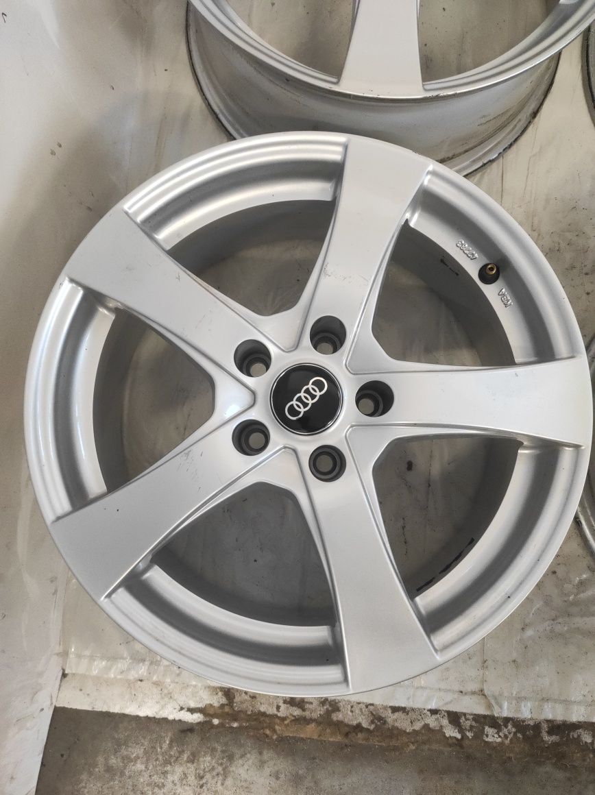 211 Felgi aluminiowe AUDI R 17 5x112 Bardzo Ładne