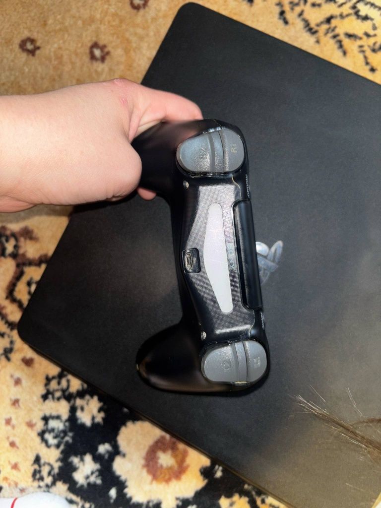 Sprzedam konsole PS4