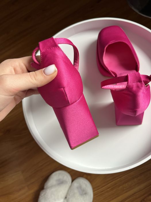 Нові Атласні туфлі PrimmaDonna made in Italy