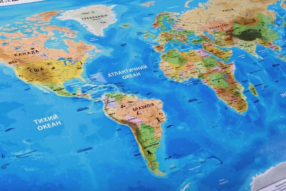 Скретч карта світу українською Discovery Map World UA 88*62 см