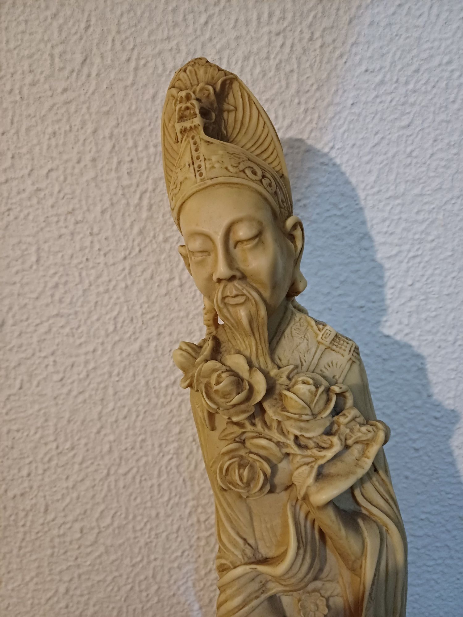 Figura Oriental  esculpida