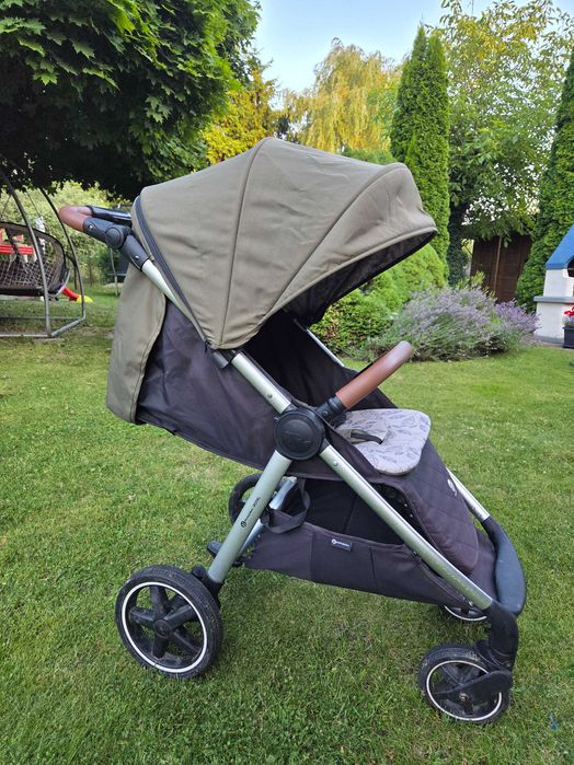 Wózek spacerowy Petite&Mars model Royal