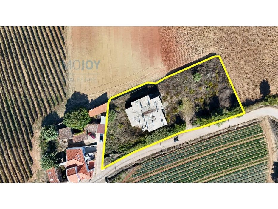 Terreno de 2500 m² com Projeto Aprovado de Construção na Azueira