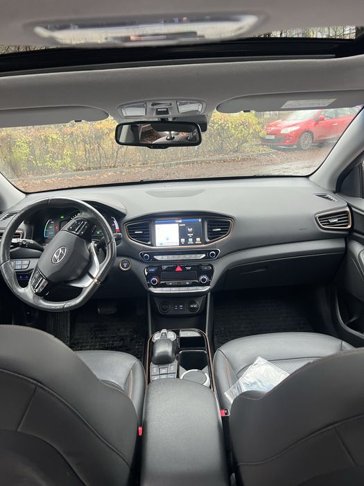 Оренда авто Hyundai Ioniq 2017 28kwh