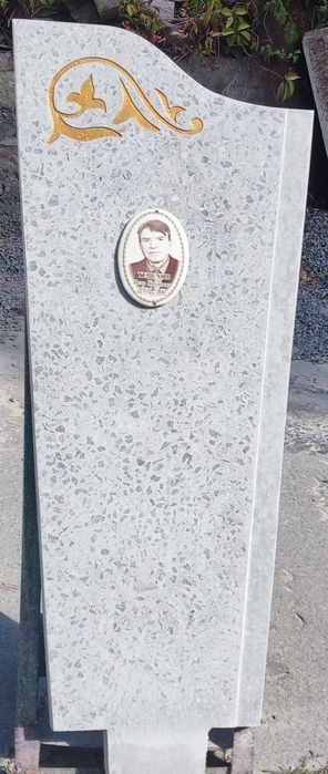 Пам'ятники з бетону. Виготовлення , встановлення. Низька вартість.