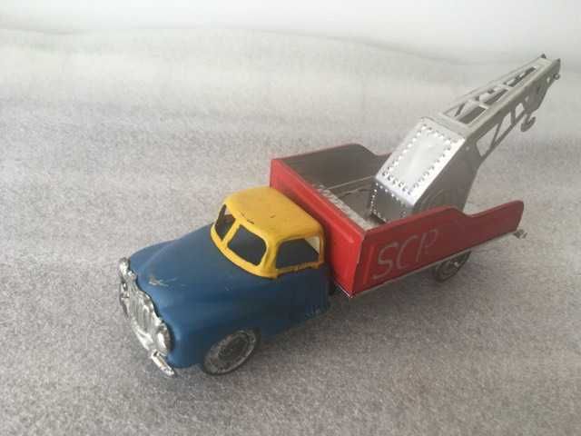 Brinquedo português folha -design 60's - camião grua (carroçaria red)