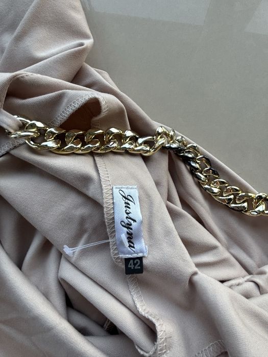 Beżowa sukienka nietoperz ozdobne złoty łańcuch XL 42