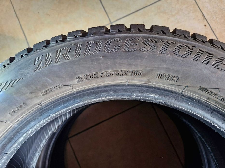 Komplet opon zimowych Bridgestone Blizzak LM001 EVO 205/55 R16