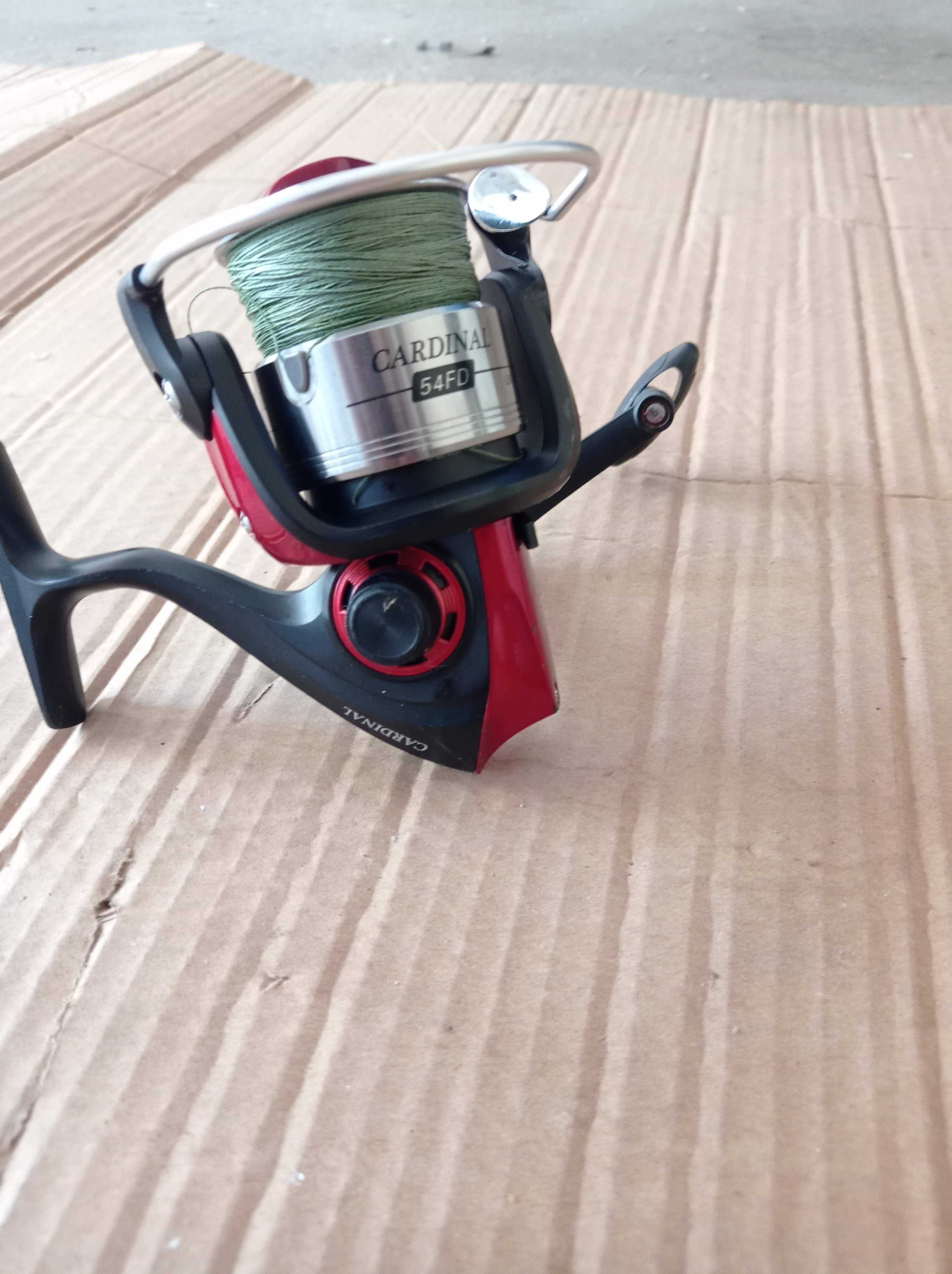 2 Carretos de pesca Mitchell blue 7000 e Abu Garcia Cardinal 54FD