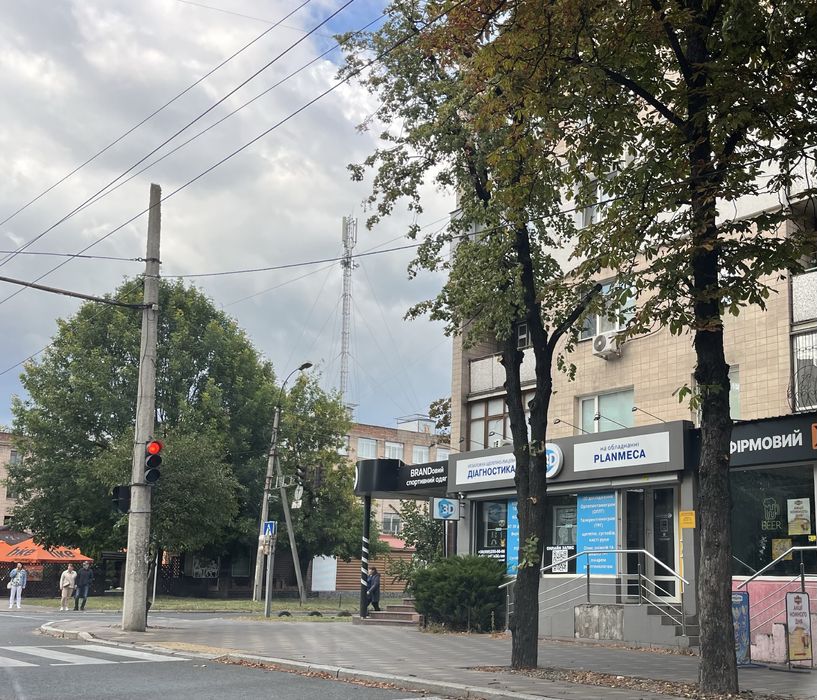 Продам фасадне торгове приміщ. 1 поверх Шевченка, 335 р-н Сєдова