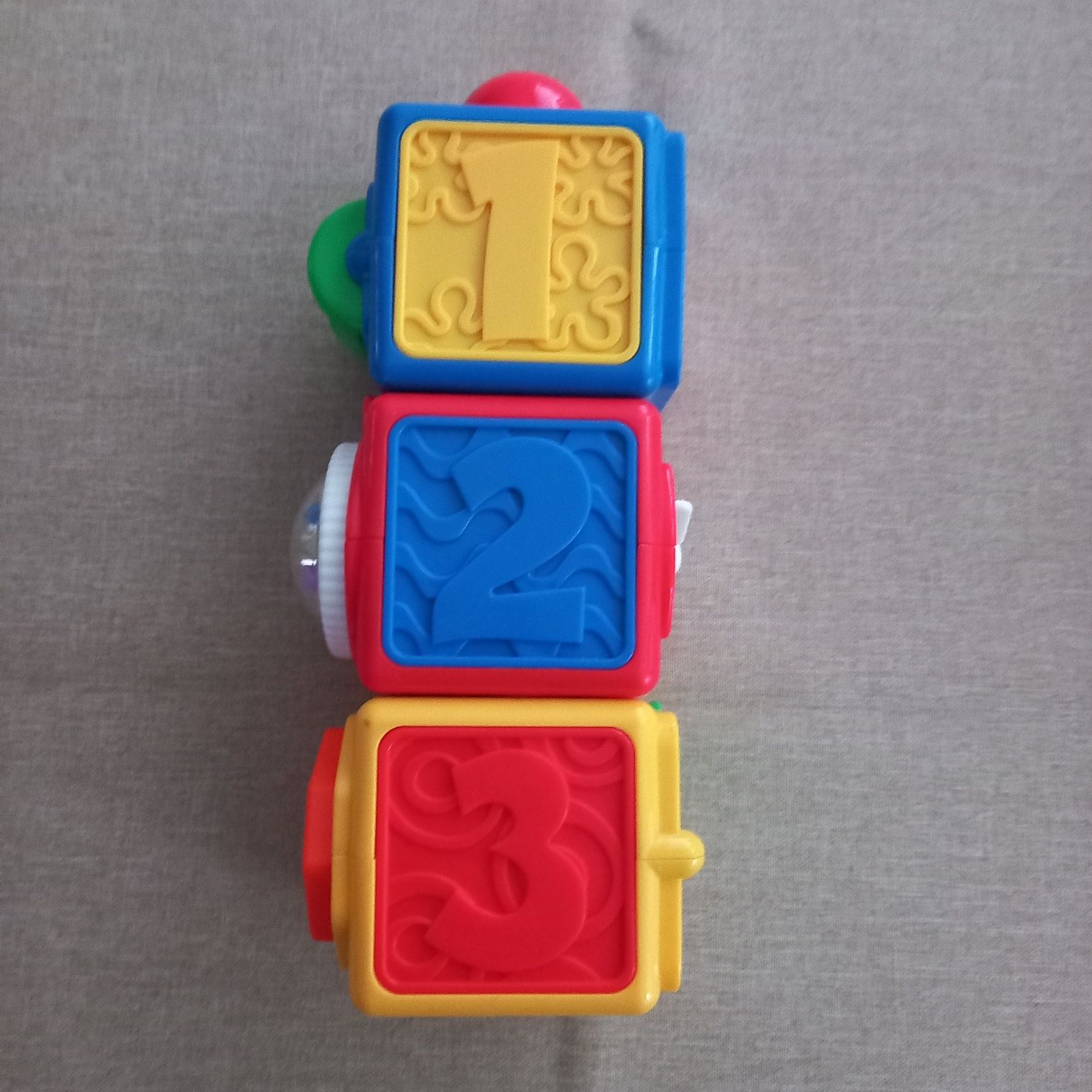 Klocki sensoryczne Fisher price, piramidka. Zestaw 3 sztuk