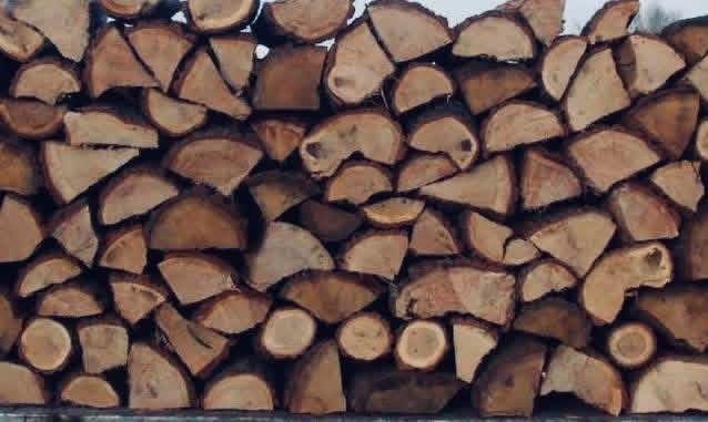 „Drewno kominkowe / opałowe – twarde gatunki, atrakcyjna cena”