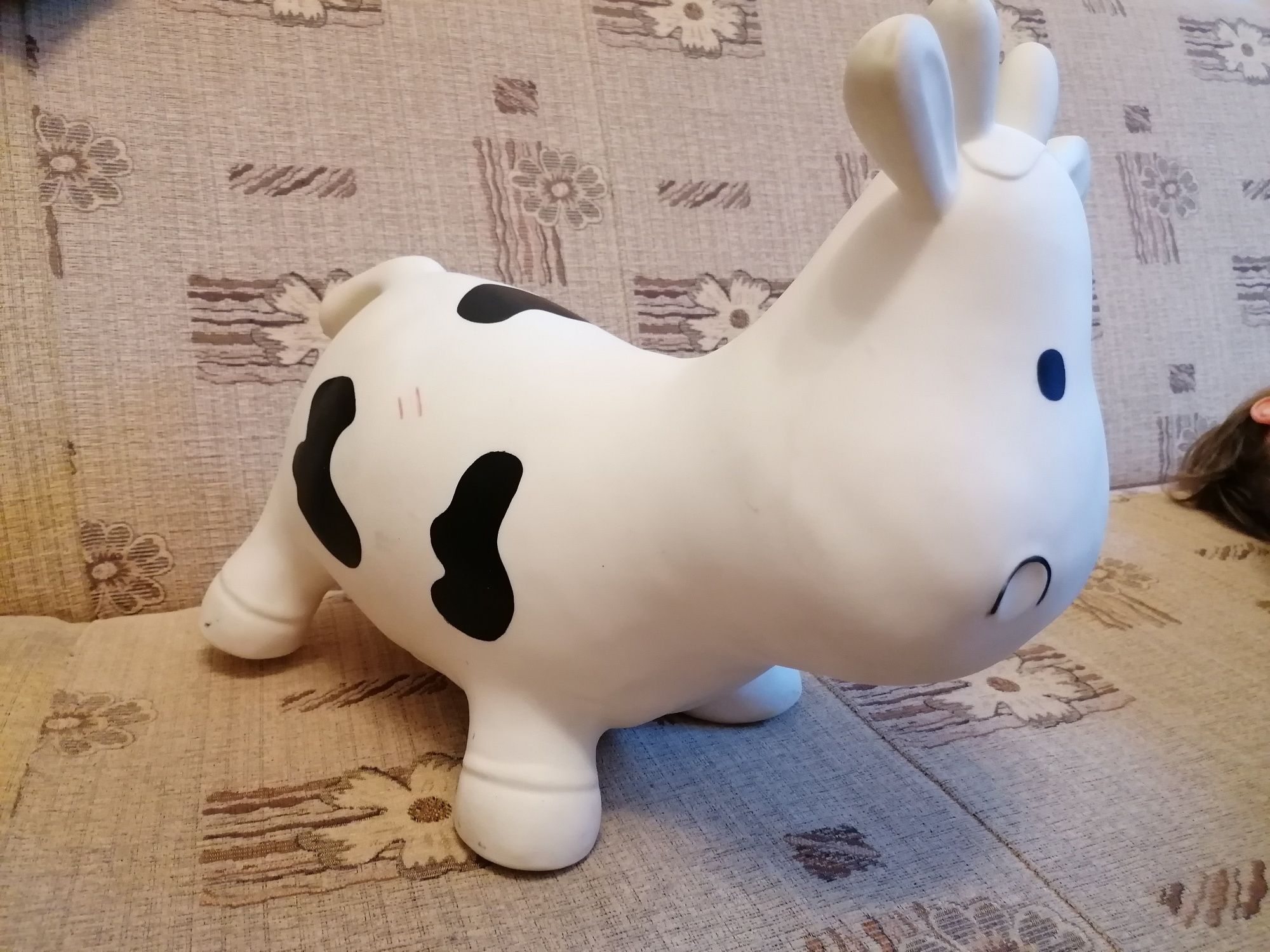 Gumowa krowa Tootiny Hoppimals skoczek krówka zabawka duża dla dziecka