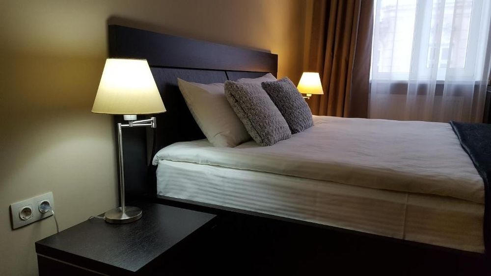 Здається 1кім. квартира вул. Куліша 4. в центрі міста подобово.