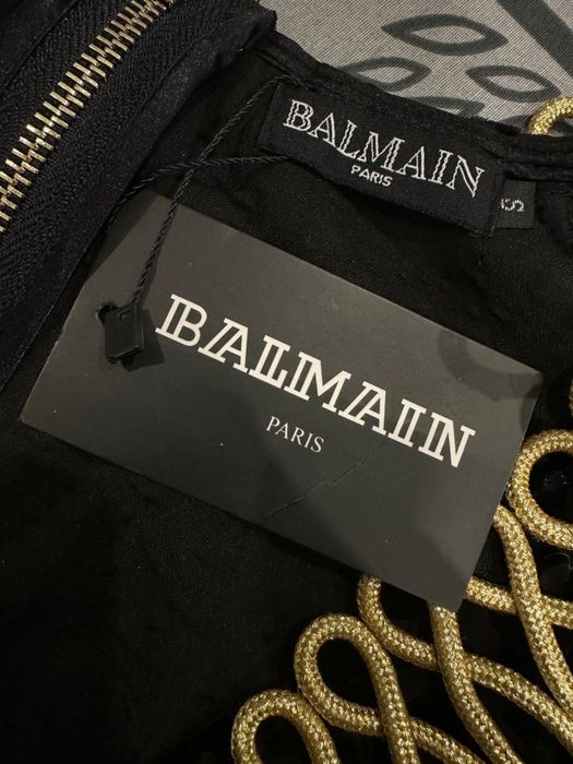 Плаття з біркою