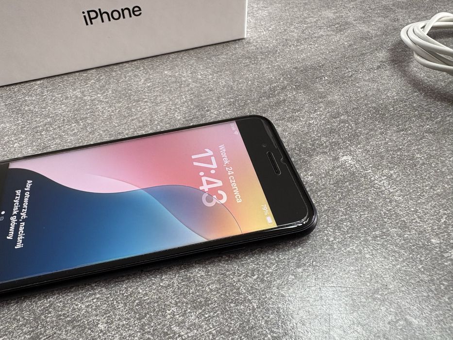 iPhone SE 2 gen. 2020 - komplet - stan bdb - szklo - 100% sprawny