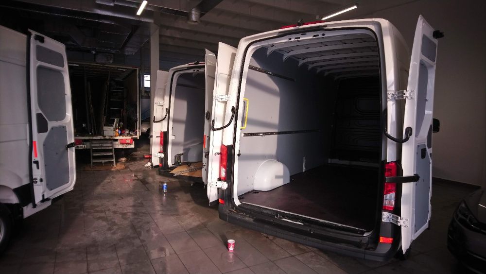 VW Crafter L5H3 Lekka zabudowa przestrzeni ładunkowej z PCV