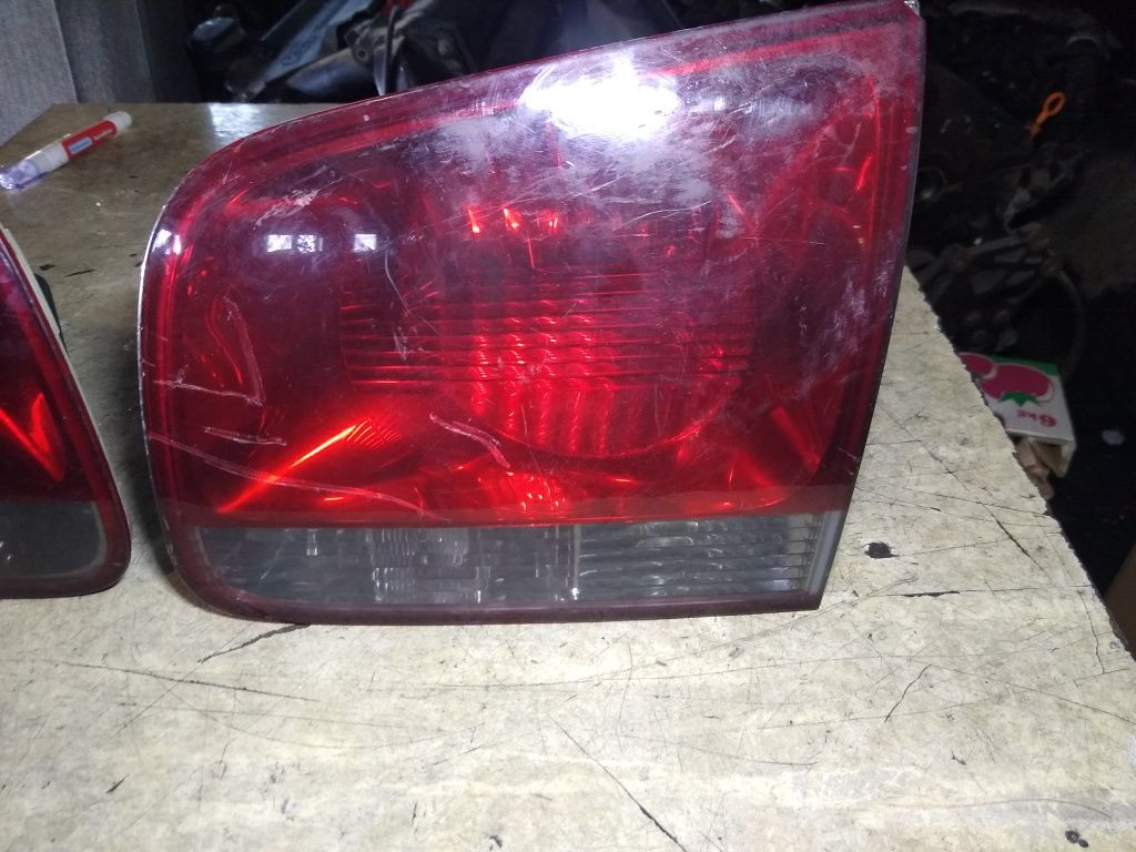 Lampa tył z klapy prawa lewa VW Touareg oryginał 7L