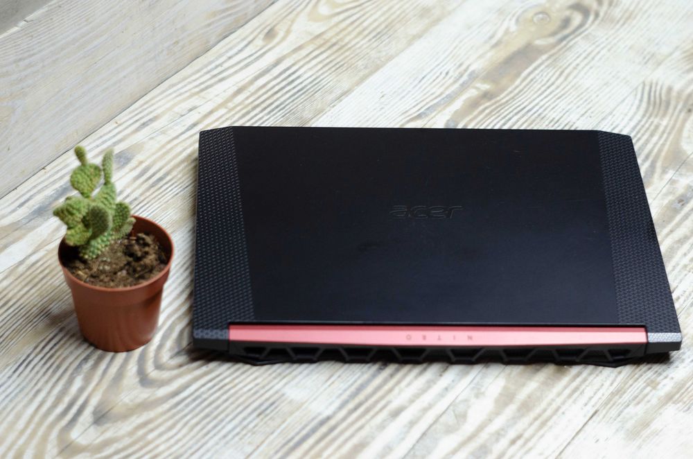 Acer NItro V AN515-54 i5-9300H/DDR4 16Gb/GTX1650 4Gb/SSD 240Gb+HDD 2Tb